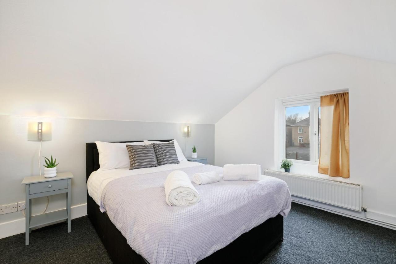Chic 1Br House In Hounslow - 12 Mins From Heathrow Airport Apartment Feltham Ngoại thất bức ảnh